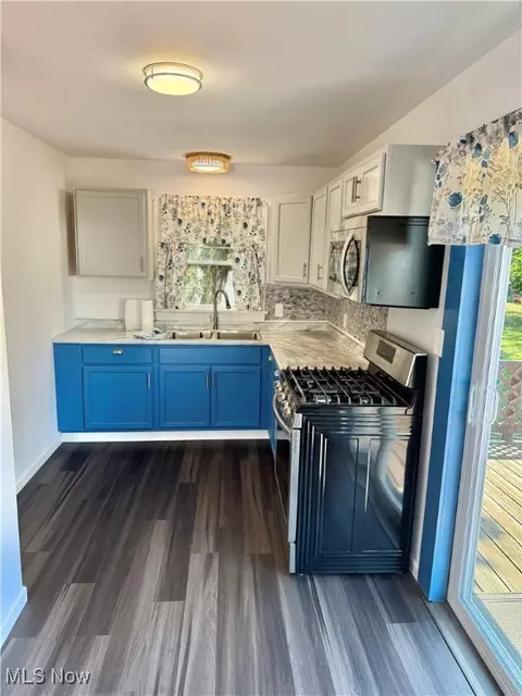 Kitchen - 367 Concord Ave, Elyria, OH 44035 photo 2 of 3