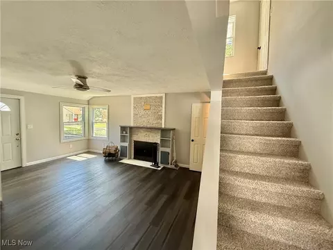 Living - 367 Concord Ave, Elyria, OH 44035 photo 2 of 3