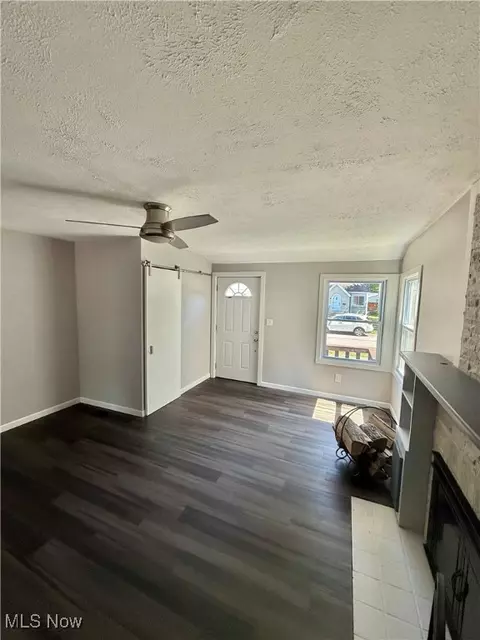 Living - 367 Concord Ave, Elyria, OH 44035 photo 1 of 3