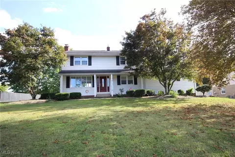 4740 Echoglenn St NW, North Canton, OH 44720