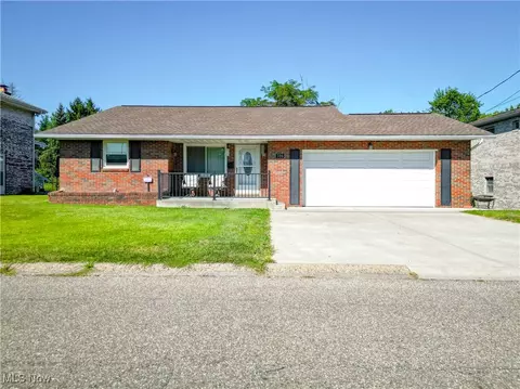 306 W Benita Dr, Mingo Junction, OH 43938