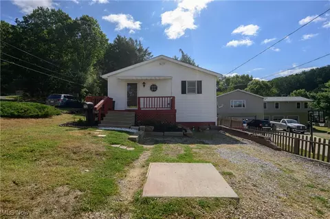 429 Beitler St NE, New Philadelphia, OH 44663