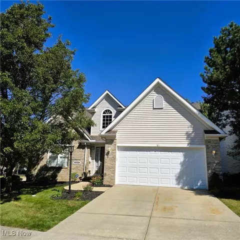 18560 Winding Oak Dr, Middleburg Heights, OH 44130