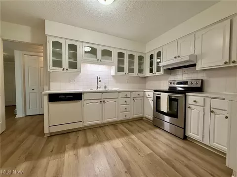 2385 Covington Rd #402, Akron, OH 44313 photo 16