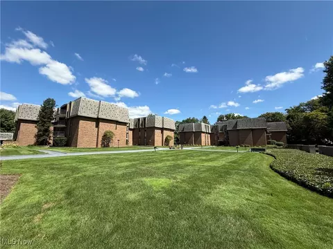 2385 Covington Rd #402, Akron, OH 44313 photo 5