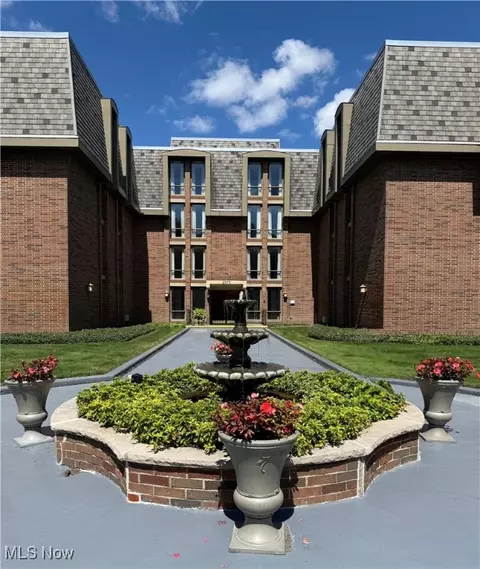 2385 Covington Rd #402, Akron, OH 44313