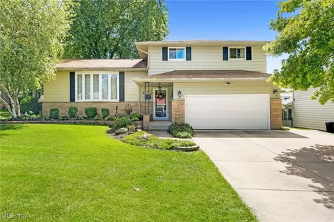 5401 Sandy Hook Dr, Parma, OH 44134