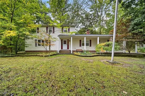 9456 Beaver Creek Dr, Mentor, OH 44060