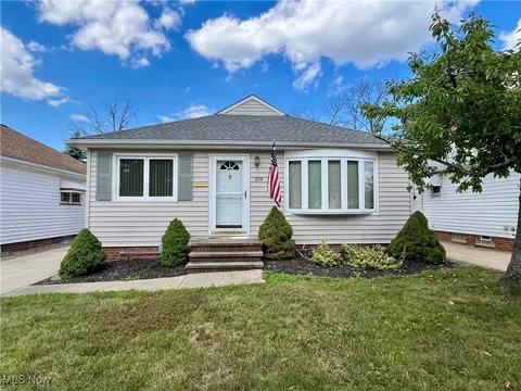 3014 Park Dr, Parma, OH 44134