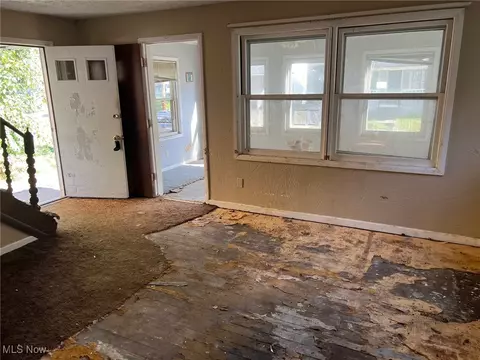 129 Emerling Ave, Akron, OH 44301 photo 3
