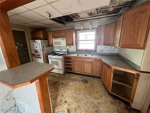 129 Emerling Ave, Akron, OH 44301 photo 5