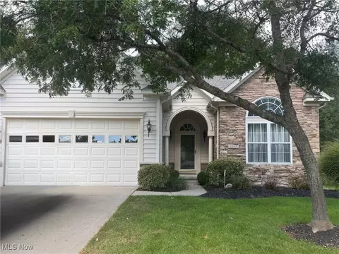 1015 Nature Wood Cir, Kent, OH 44240