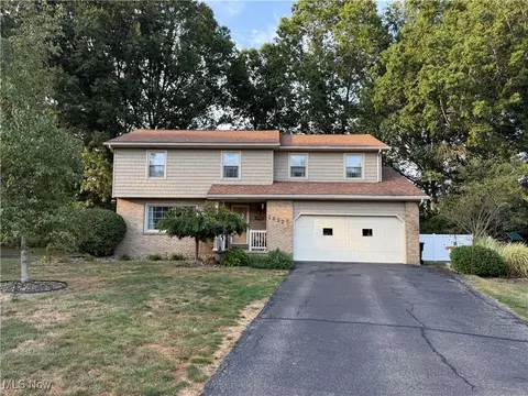 1422 Turnberry Dr, Canfield, OH 44406