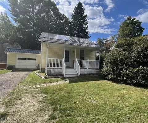 14778 S Cheshire St, Burton, OH 44021
