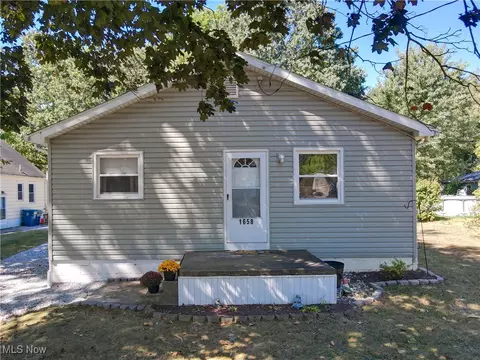 1658 Betz Dr, Akron, OH 44306