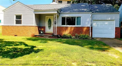 1215 30th St, Parkersburg, WV 26104