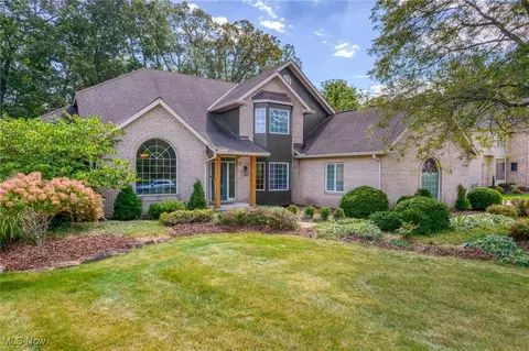 8532 Timber Trl, Brecksville, OH 44141