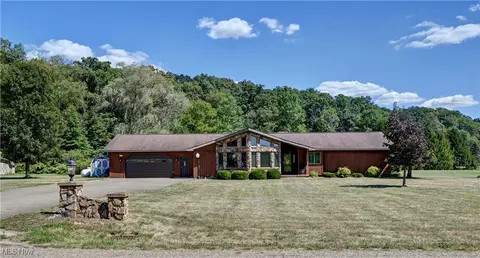5747 Middle Run Rd NW, Dover, OH 44622