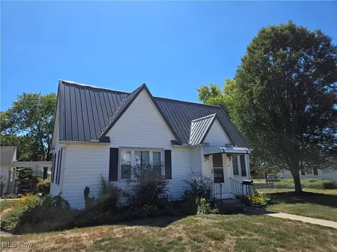 272 Lewis Ave NW, New Philadelphia, OH 44663