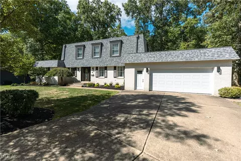 331 Verdant Ln, Canfield, OH 44406