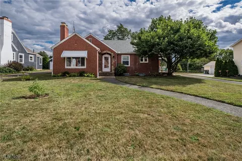 1124 25th St NE, Canton, OH 44714