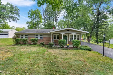 7719 Crestwood Ln, Northfield, OH 44067