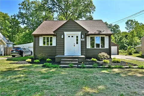 369 Parish Ave, Hubbard, OH 44425