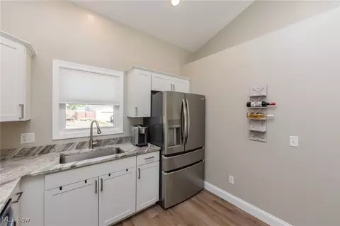 Kitchen - 40 Perch Ct, Lagrange, OH 44050 photo 3 of 7