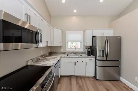 Kitchen - 40 Perch Ct, Lagrange, OH 44050 photo 2 of 7