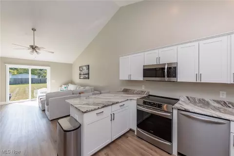 Kitchen - 40 Perch Ct, Lagrange, OH 44050 photo 5 of 7