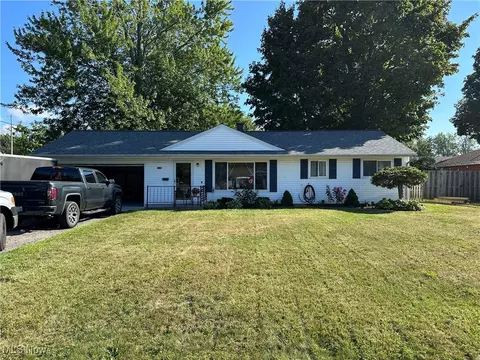 7548 Holly Dr, Mentor On The Lake, OH 44060