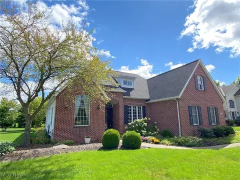 5373 Deer Crossing Dr, Sheffield, OH 44054