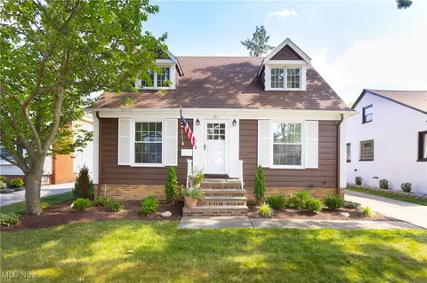 551 Elmwood Rd, Bay Village, OH 44140