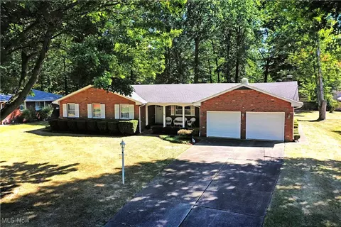 7645 E Parkside Dr, Youngstown, OH 44512