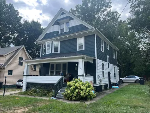 686 East Ave, Akron, OH 44320