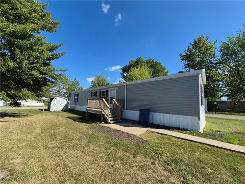 105 Brenthaven St, Elyria, OH 44035