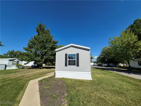 Exterior - 105 Brenthaven St, Elyria, OH 44035 photo 2 of 5