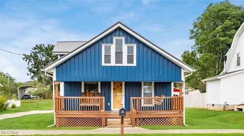 178 W 3rd St, Frazeysburg, OH 43822