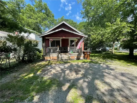 1914 Grantwood Dr, Parma, OH 44134