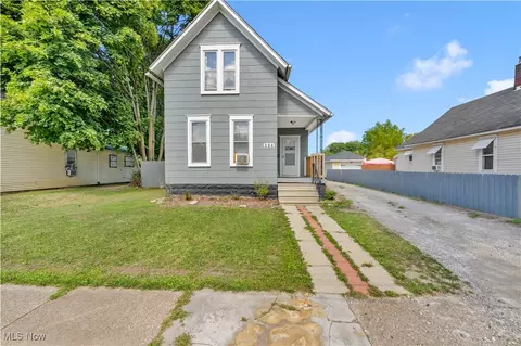 504 W 21st St, Lorain, OH 44052