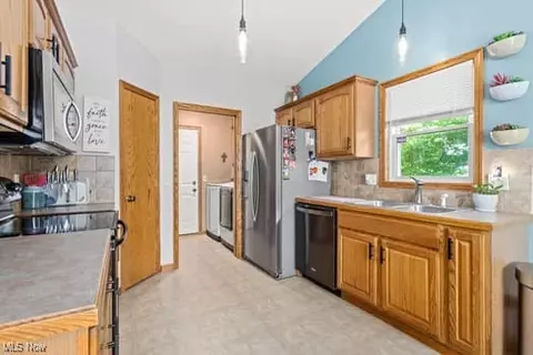 Kitchen - 1740 Reimer Rd, Wadsworth, OH 44281 photo 2 of 2