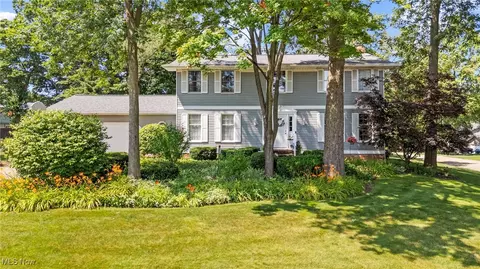 2419 Bur Oak St NE, Canton, OH 44705