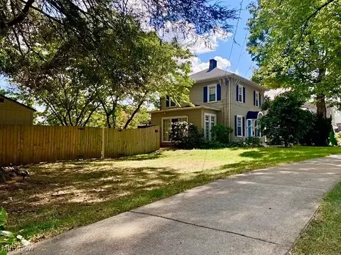 803 W 4th St, Williamstown, WV 26187