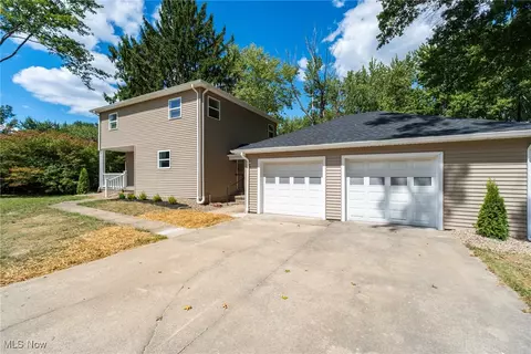 78 Neff Dr, Canfield, OH 44406