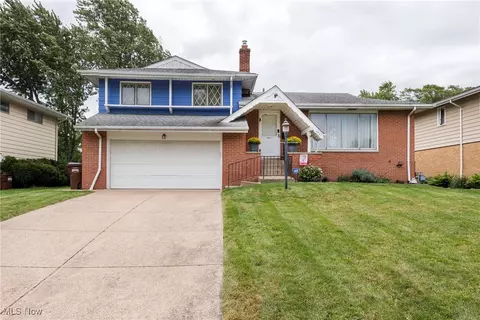 6921 Hollywood Dr, Parma, OH 44129