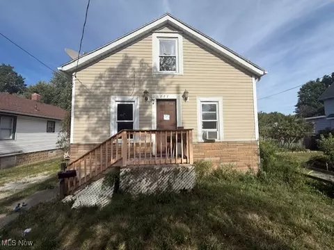 877 Bertha Ave, Akron, OH 44306