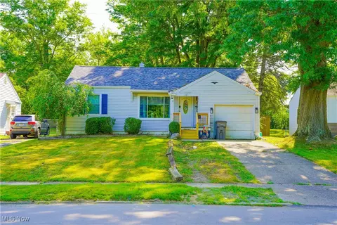 221 S Bon Air Ave, Youngstown, OH 44509