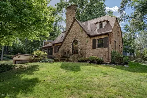 453 Palisades Dr, Akron, OH 44303