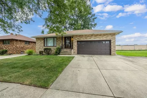9941 Shady Ln, Brooklyn, OH 44144