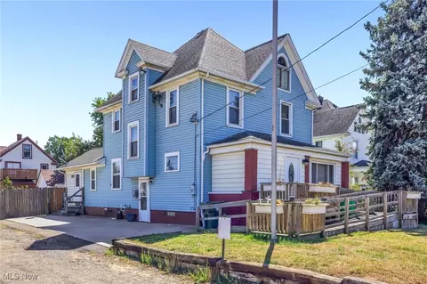 1524 Harrisburg Rd NE, Canton, OH 44705